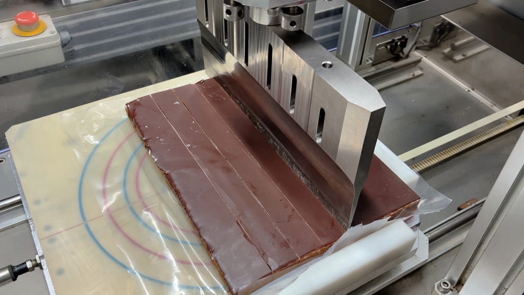 초음파 케이크 커팅기