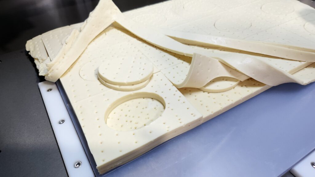 Ultrasonic Cutting of Apple Pie